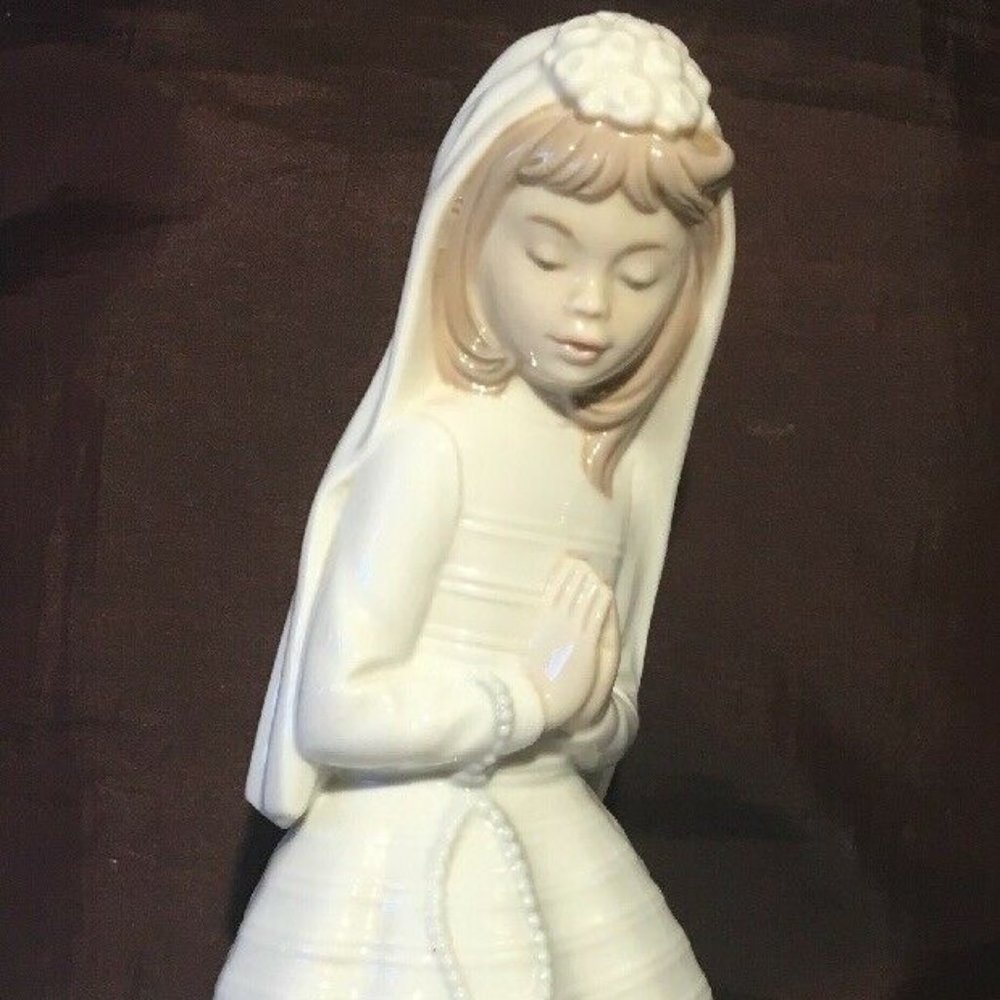 LLADRO NAO - "FIRST COMMUNION / PRAYING GIRL"